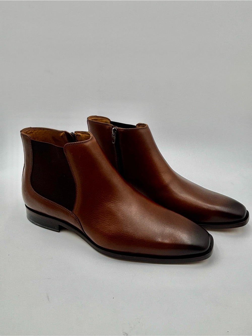 NEVER WORN- Men’s Tan Leather Inside Zip Dress Chelsea Boots